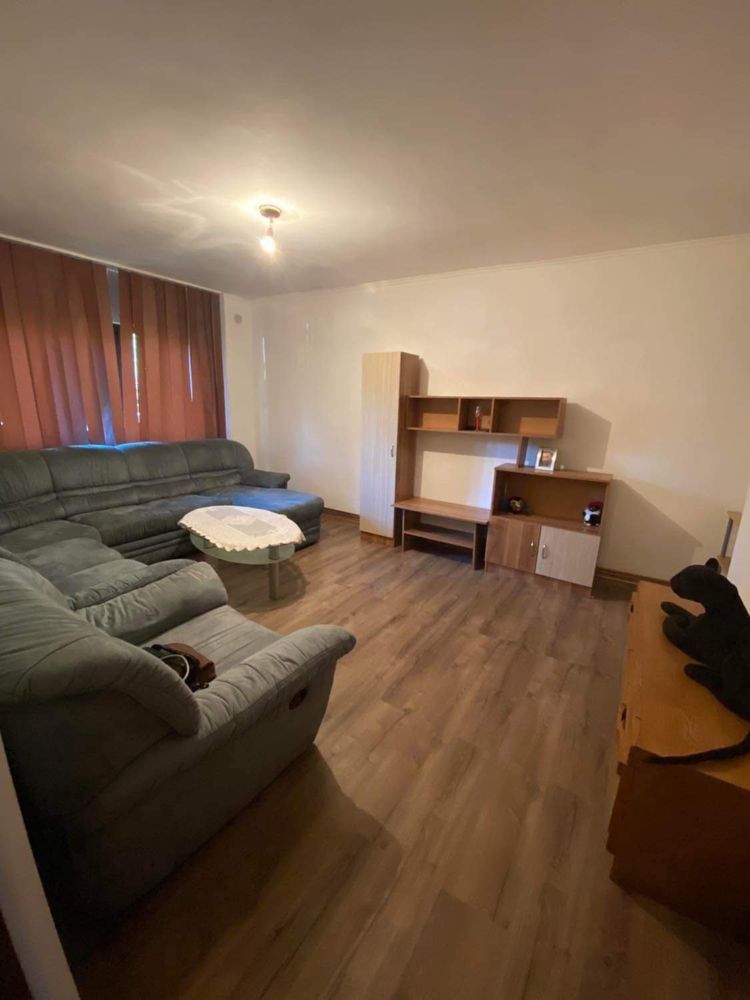 Vand apartament la cheie