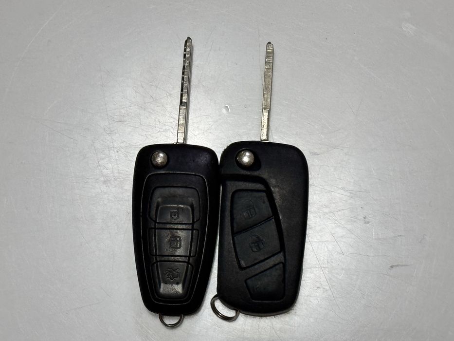 Оригинален ключ за Ford Focus сгъваем с 3бутона с платка