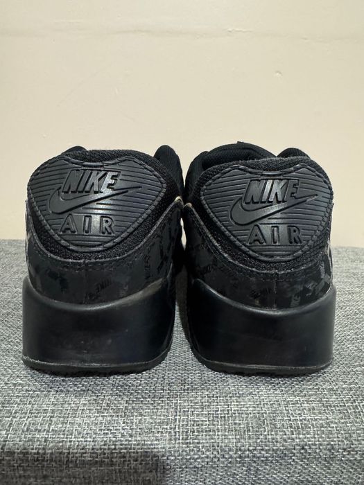 Nike Air Max 90 Essential Black Gold.