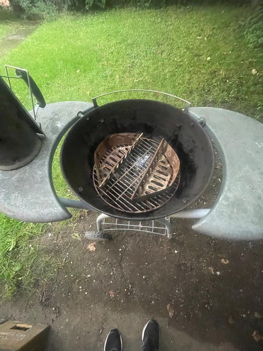 Grătar Weber Cărbuni/Lemne cu măsuțe