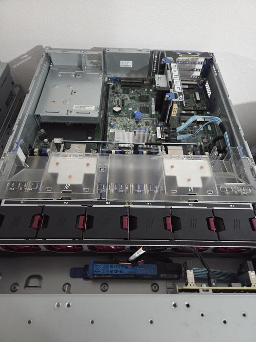 Server HP DL380 G9 – 2x E5-2683v4, 8x 900GB SAS, 32GB RAM, P440, 8SFF