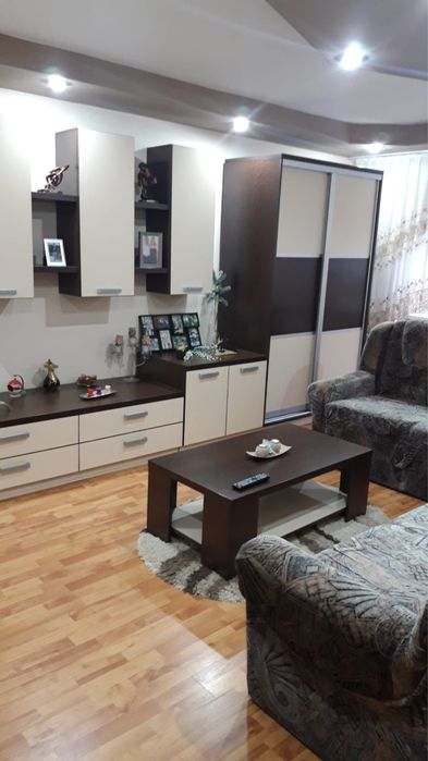 Apartament 2 camere decomandat de închiriat – Str. Măcinului, Reșița