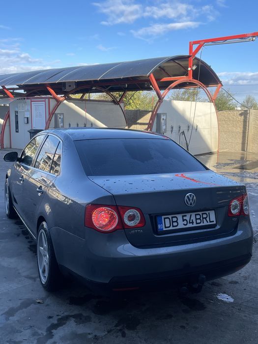 Vând Jetta 1,9 TDI