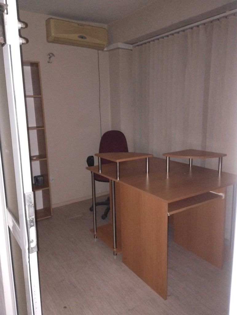 Дава се под наем Офис в Бургас, Център - 6 кв.м за 102 € - Снимка #2