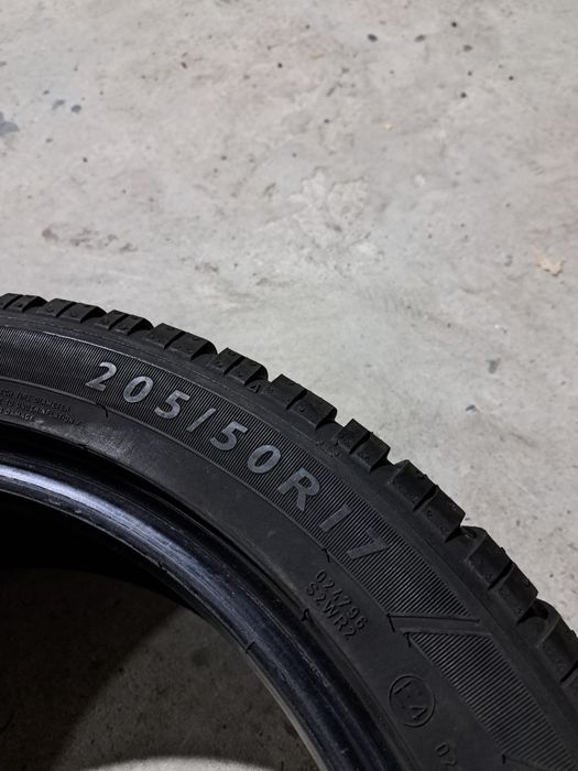 4 anvelope iarnă 205 50 r17 Dunlop