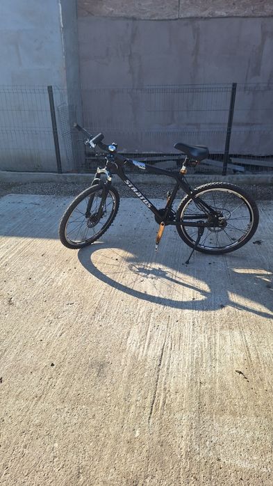 Vand bicicleta foarte  bn întreținută!