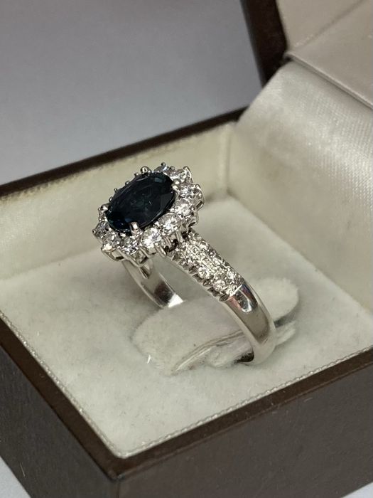 Inel aur alb 18kt.cu safir si diamante
