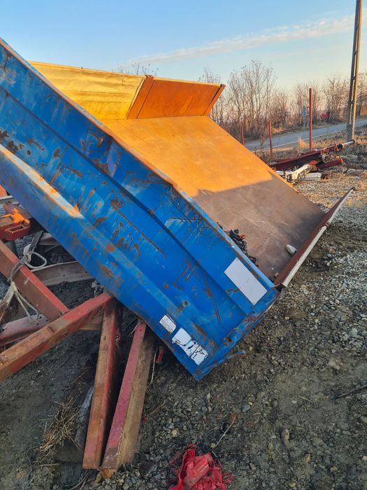 Bena basculabila iveco