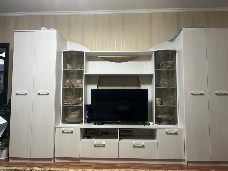 Срочно  продется стенка