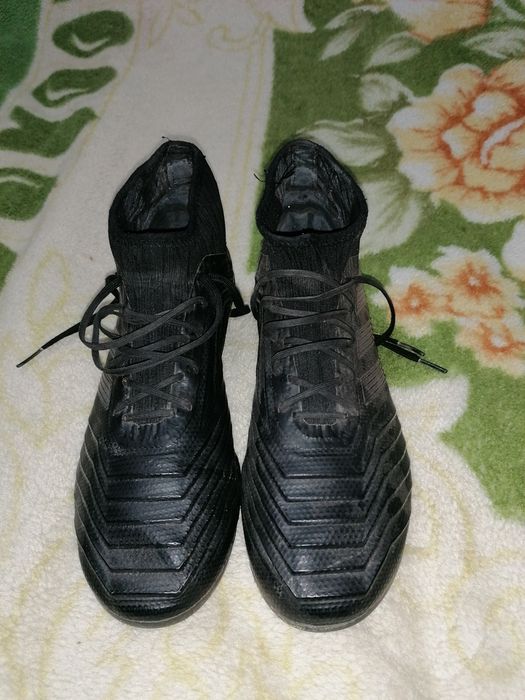 Vând ghete de fotbal