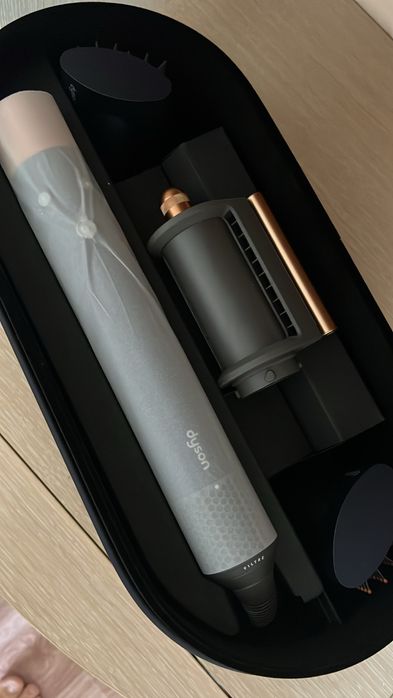 Dyson стайлер long