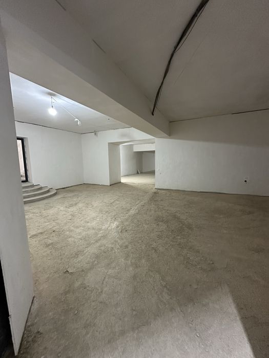 Срочно !!! Срочно!!! Продаётся полуподвал под бизнес Комер пред.