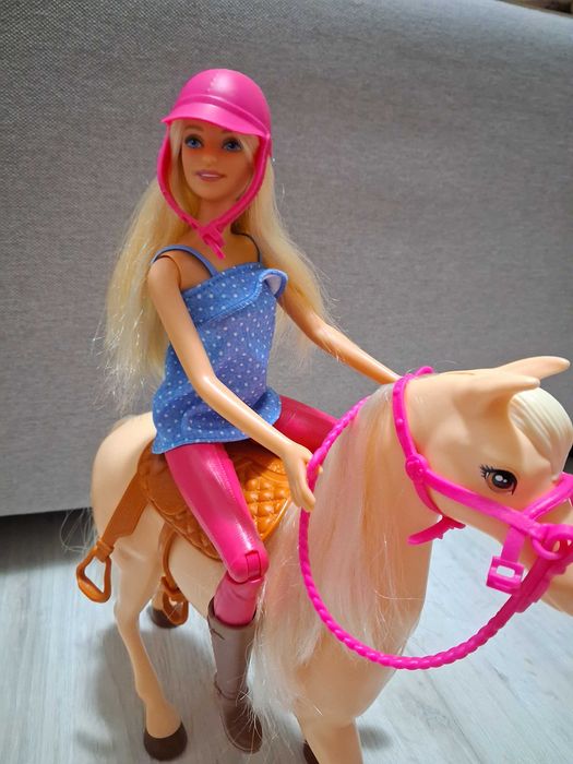 Set de joaca cal cu papusa Barbie