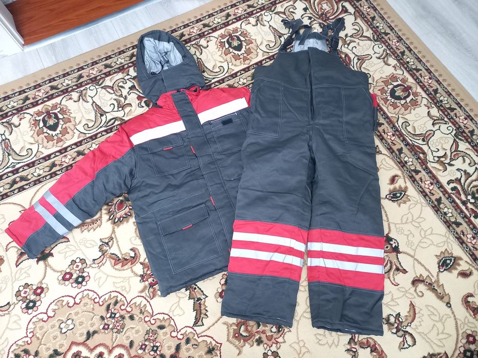 Продам спецодежда зимний комплект куртка и комбинезон штаны  новая .