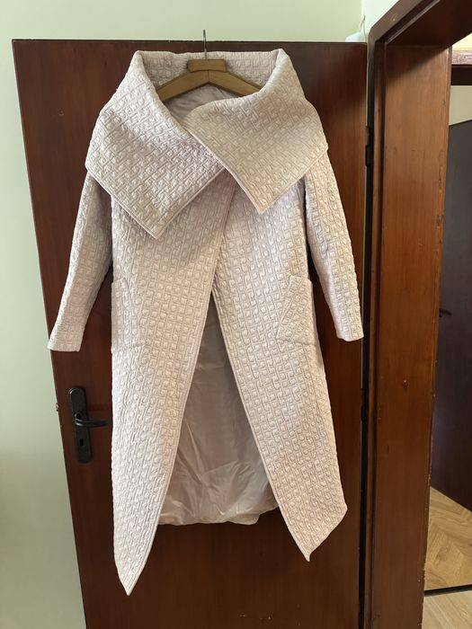 Млечно розово дамско манто