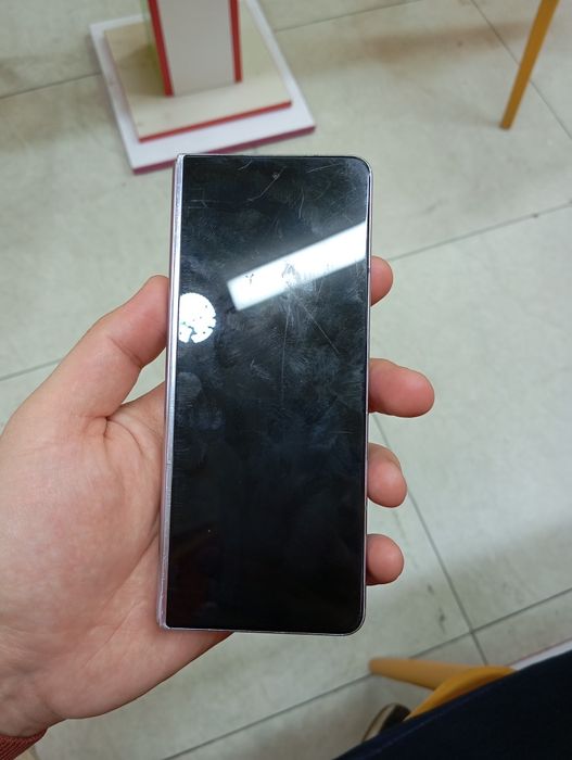 Срочно продается Z Fold5 Glaxy в хорошем состоянии
