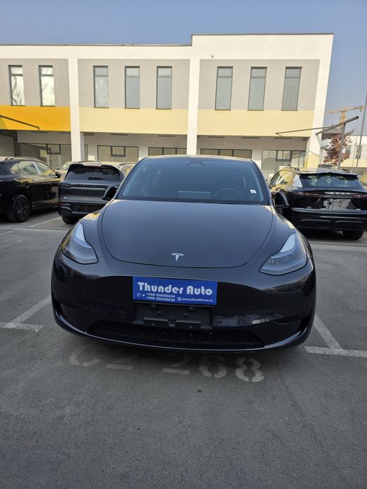 Tesla model Y 2024