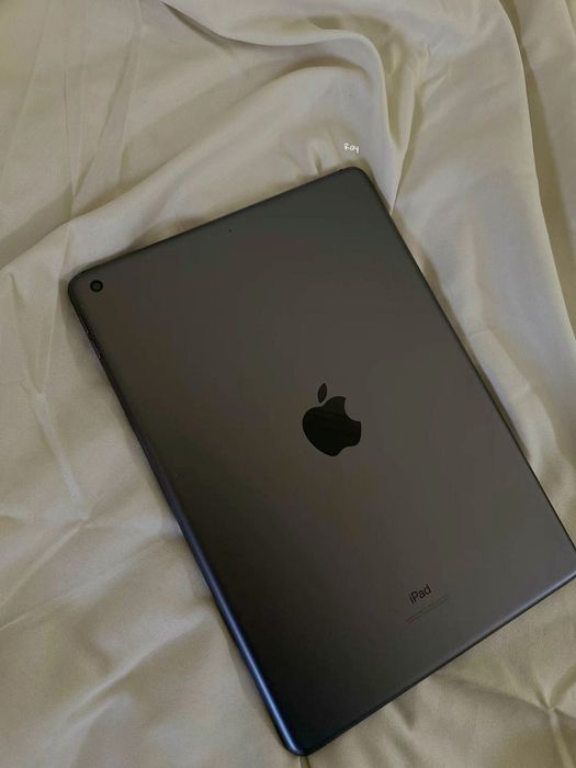 Ipad 8 32 gb 95 yomkisti xolati 10/10 1 kunga quvati yetadi bemalol