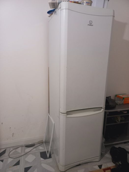 Холодильник Б/у ТЕГІН индезит үсті суытпайды