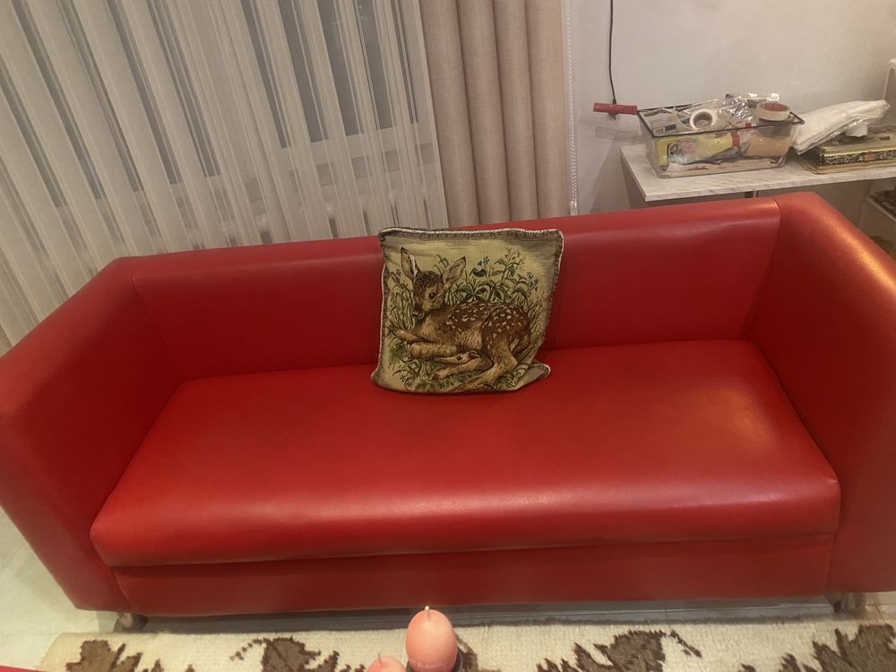 Диван и маса