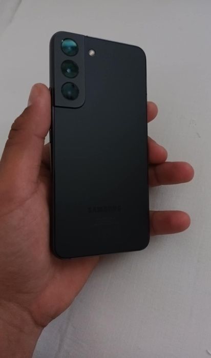 Vand /schimb Samsung Galaxy S22 - 128 GB / 8 GB RAM - Impecabil