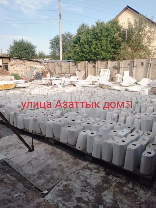 Улица Азаттык 51   Продам сливной бачок унитаза без крышки.