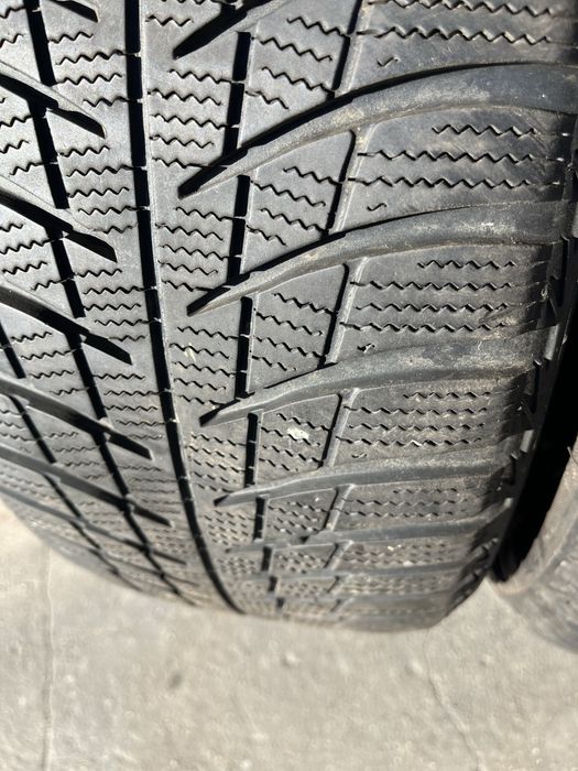 2 бр. зимни гуми 205/55/16 Bridgestone DOT 3116 4,5-5 mm