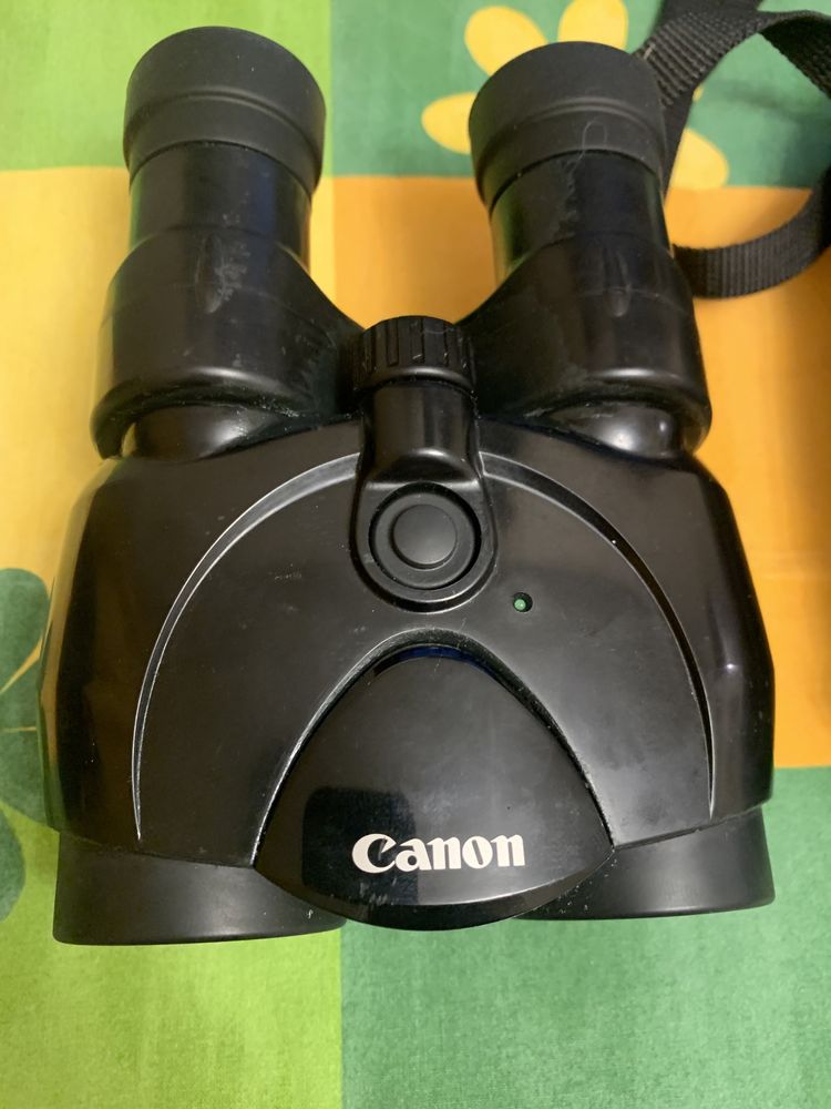 Binoclu Canon 10x30 is image stabilizer cu husa/pret fix