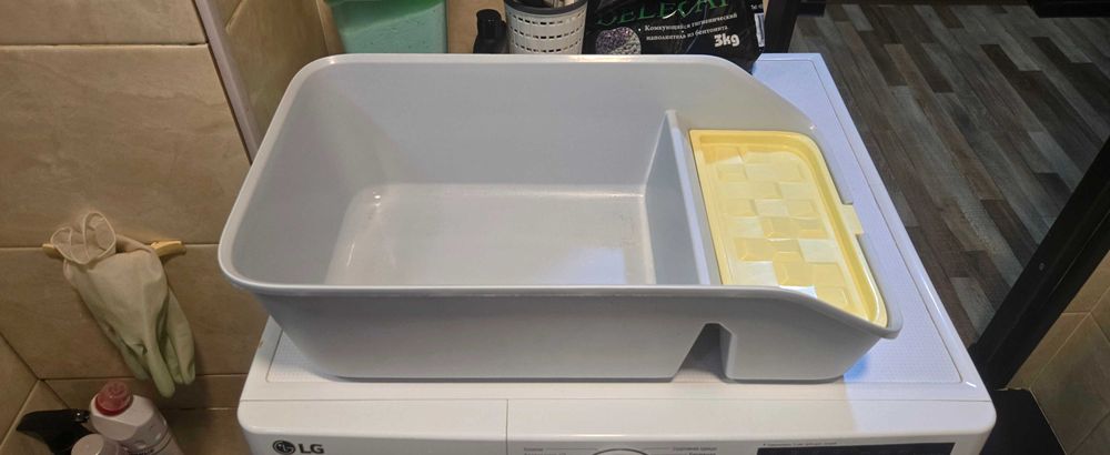 Лоток для кошек в отличном состоянии.