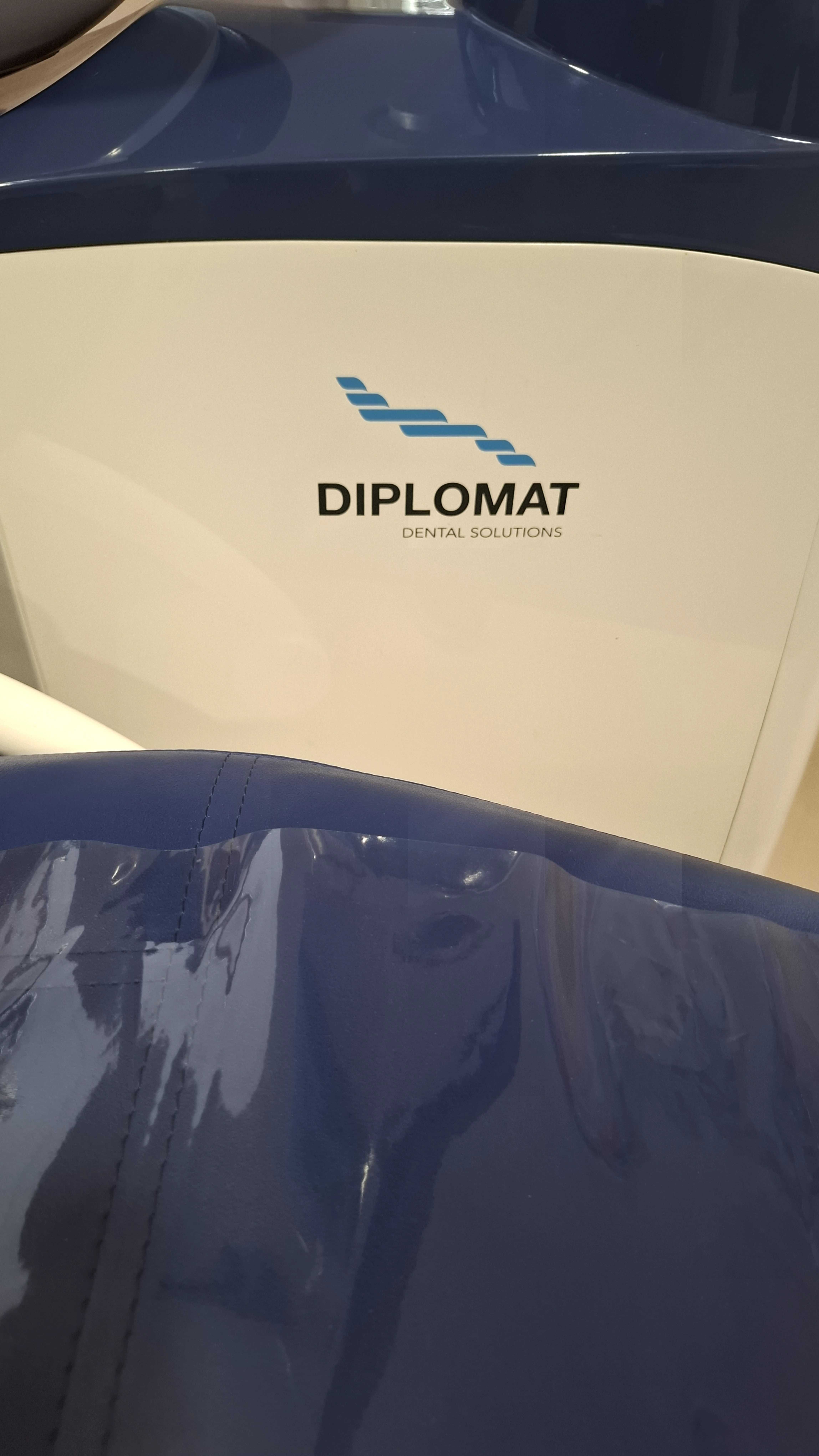 Стоматологичен стол Diplomat Adept DA380 - пълна конфигурация