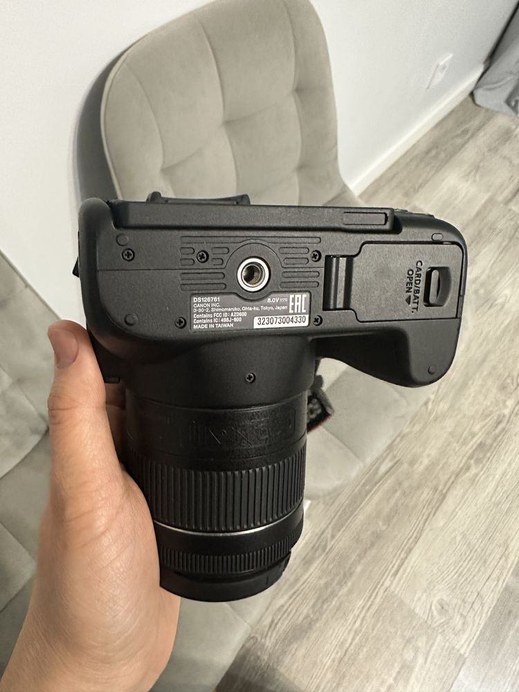 Продам Canon 250D