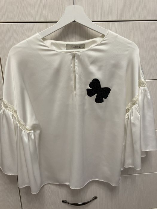 Bluze de culoare alba/bleu