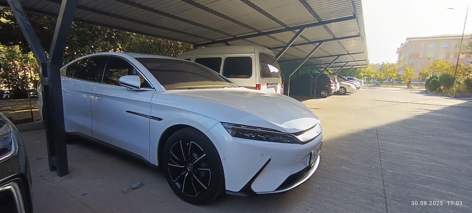 Byd Han 550km  3.9 sec