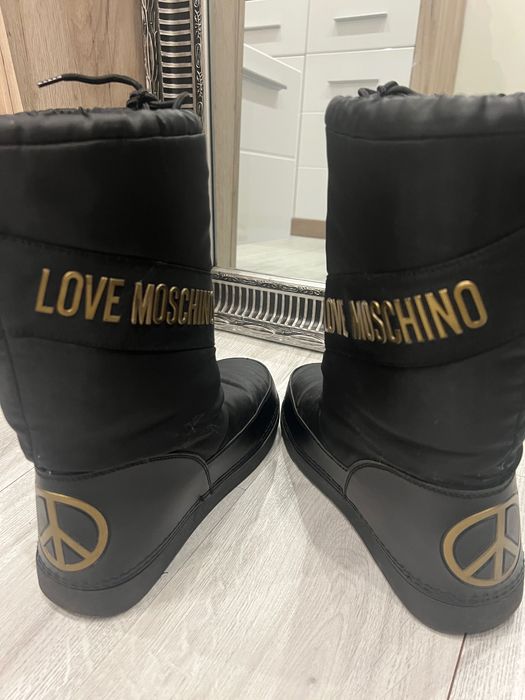 Апрески Moschino