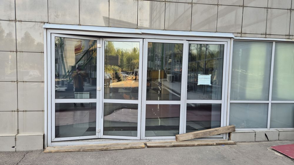 Продам дверь четырехстворчатою