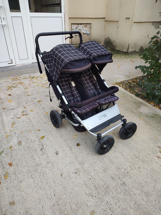 Продавам количка за близнаци Mountain buggy