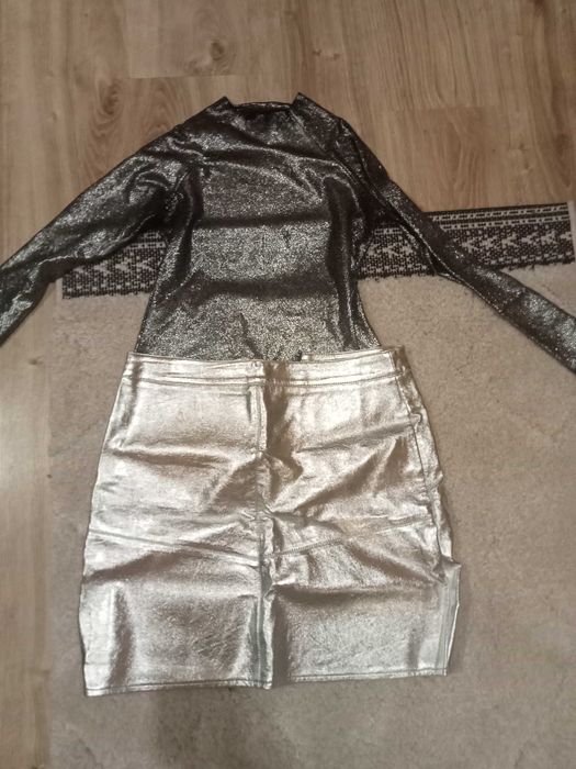 Fusta și bluza argintii