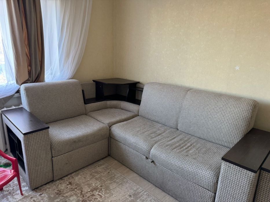 Продам диван в отличном состояний.