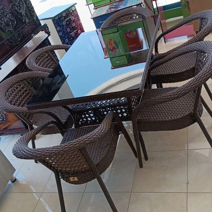 Ratang toʻqima stol stullar