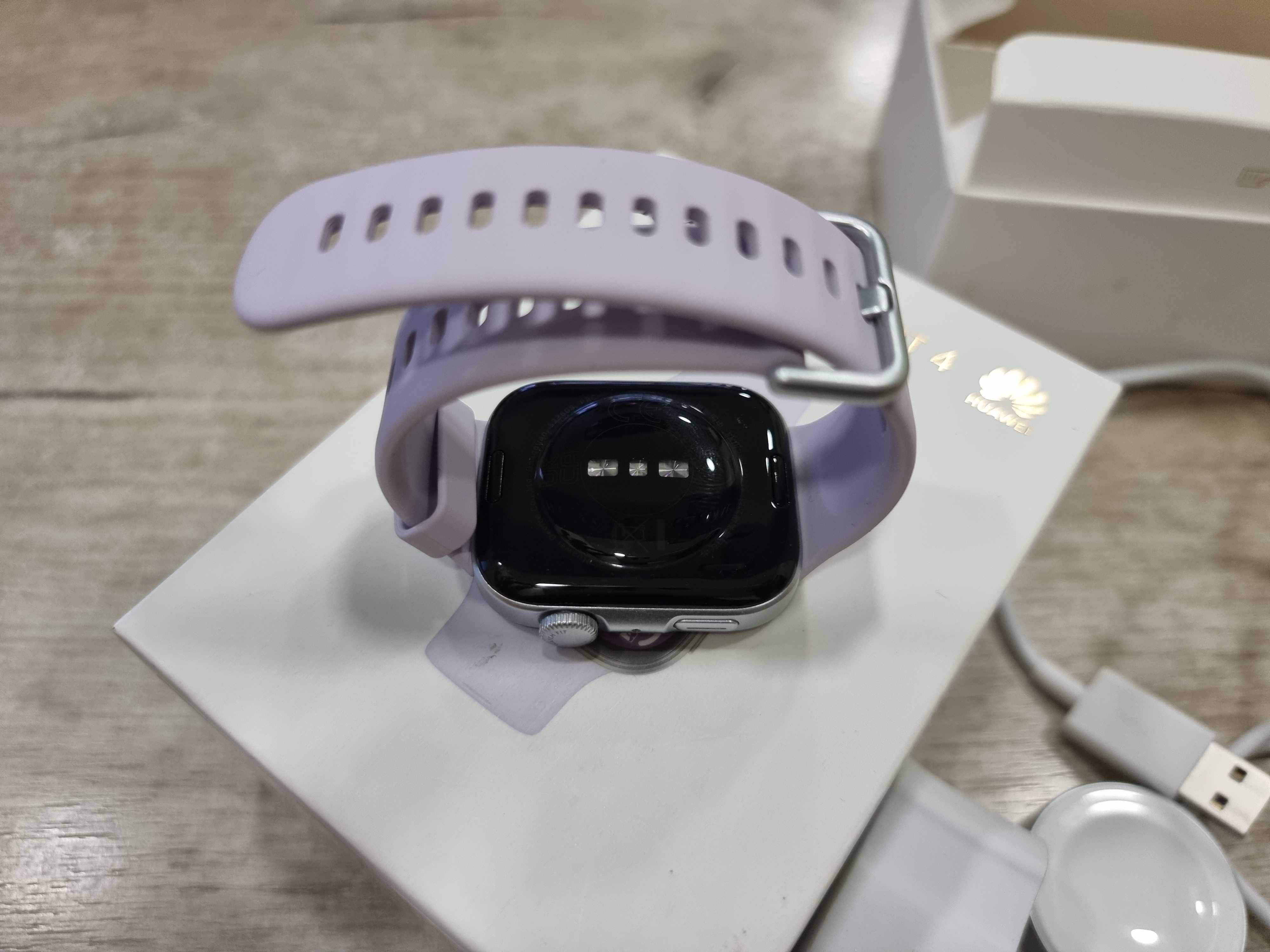 Смарт часовник Huawei Watch Fit 4