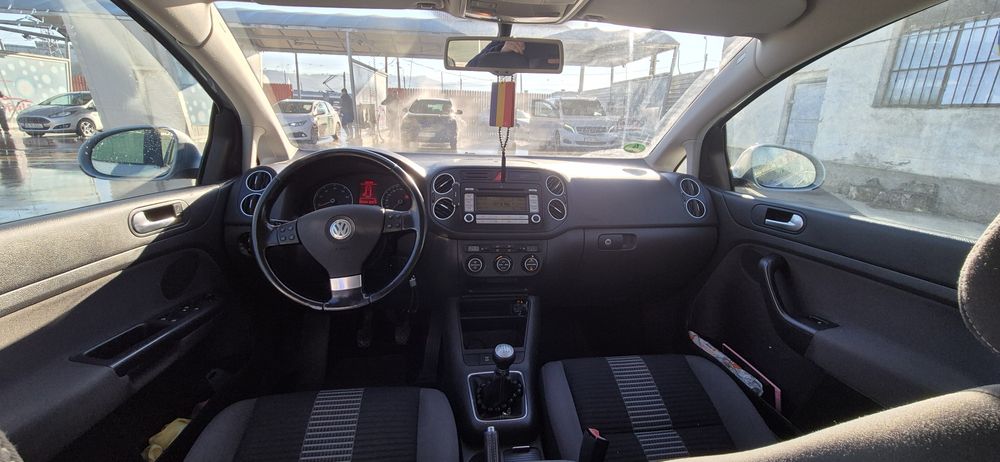 Vând Golf 5 Plus