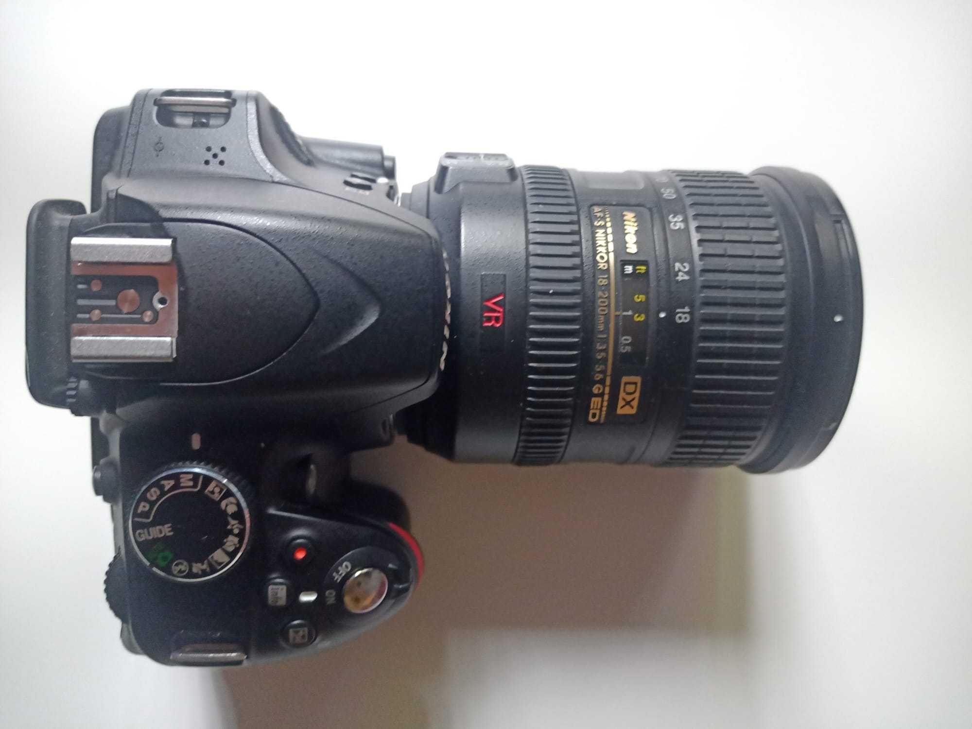 Nikon D3200 cu obiectiv Nikkor 18-200 VR