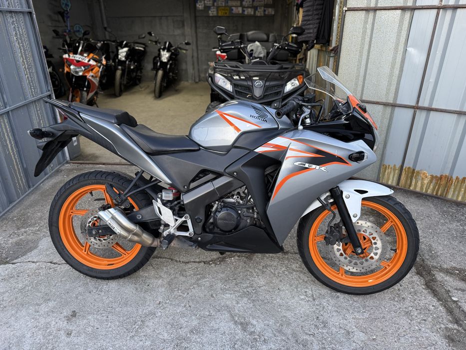 Honda CBR 125 R JC50 A1-16 ani (MotoBuz)-RATE FARA AVANS-GARANTIE