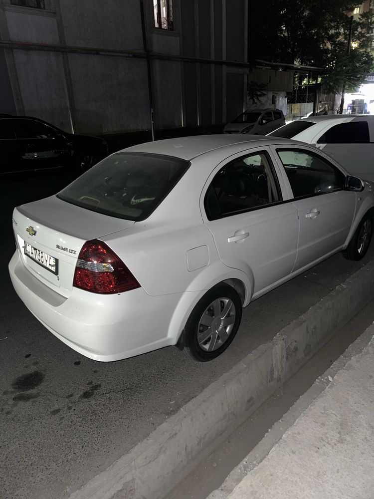 Sotiladi nexia 3 2017 yil. 87 000 km yurgan halol avtomat