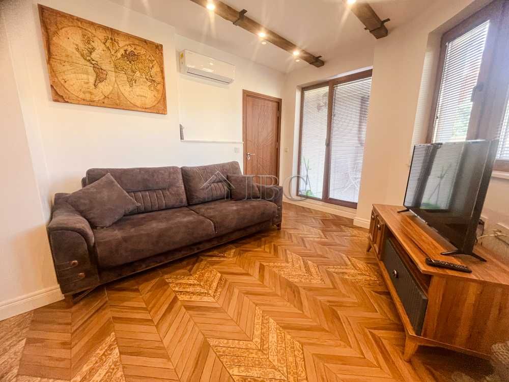 Дава се под наем Двустаен апартамент в Русе, Център - 62 кв.м за 561 € - Снимка #4