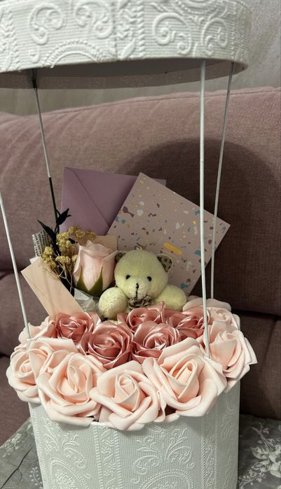 Ръчно изработени букети, кутии с рози за специални случаи