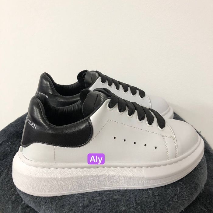 Adidasi unisex și ugg-uri