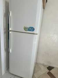 Холодильние LG в хорошом состояние