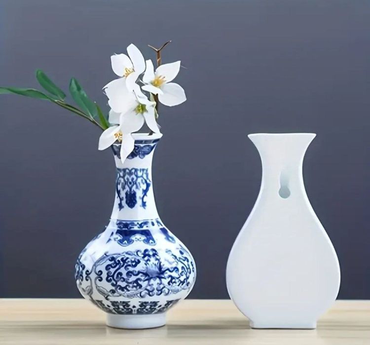 Настенные  небольшие  фарфоровые  вазочки для цветов и декора стен
Вы