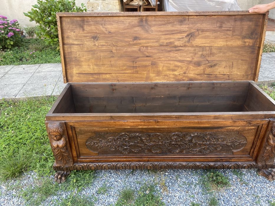 Cufar / lada antica ln masiv